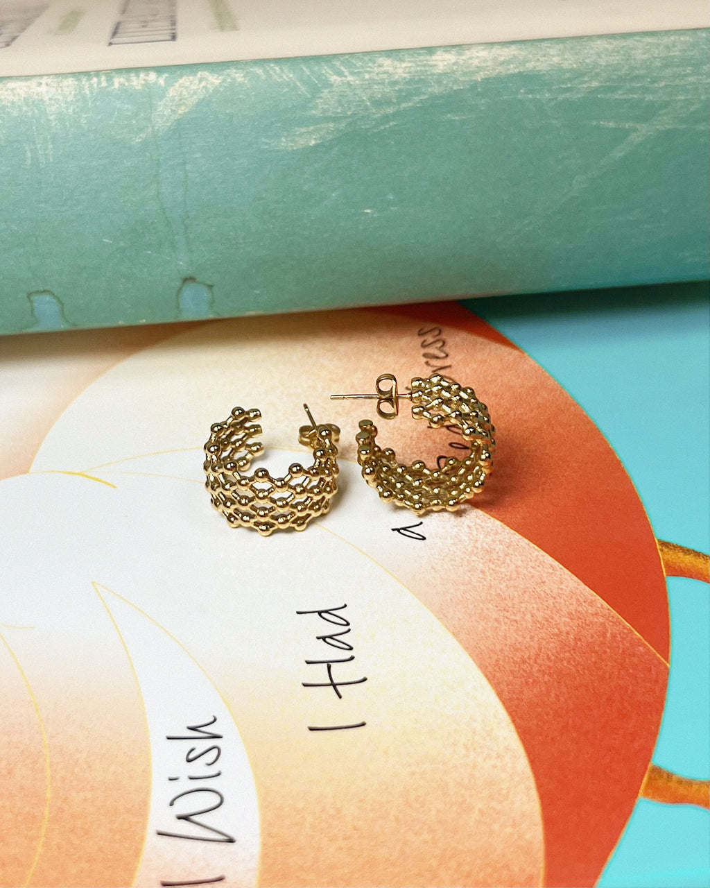 Polly Basket Weave Hoop : Hypoallergenic and Water Resistant