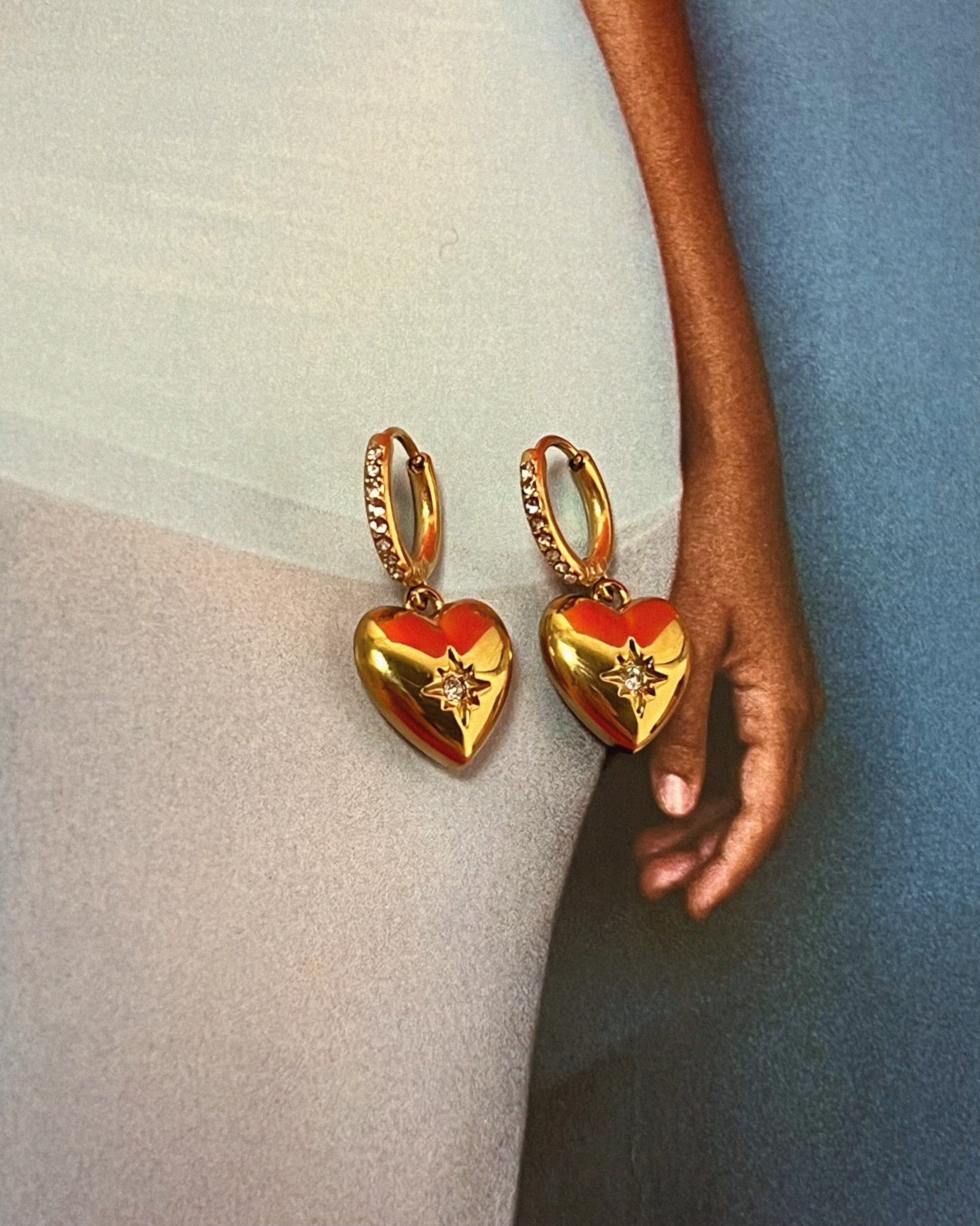 Demi Huggie : Hypoallergenic and Water Resistant